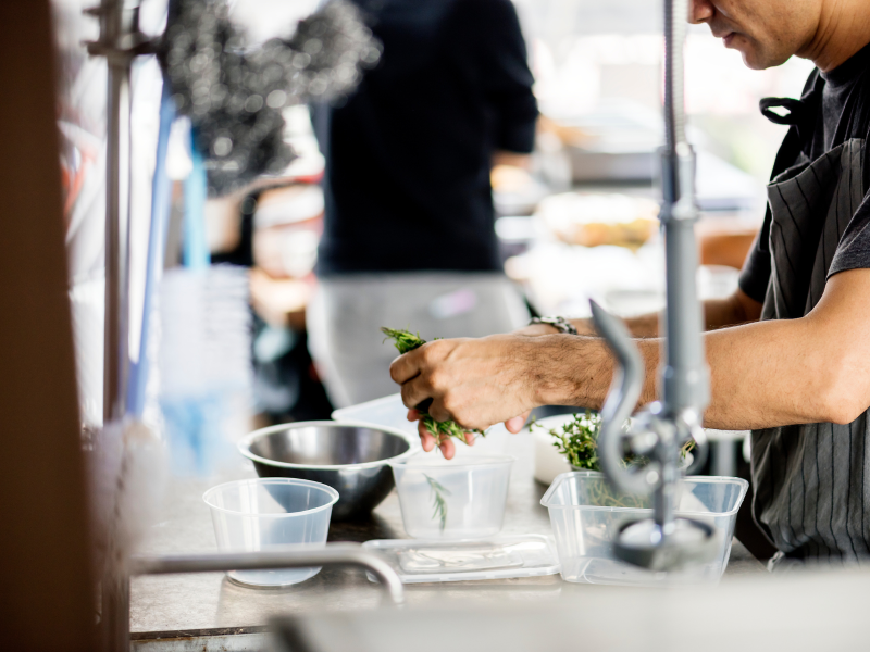 How Technology is Lowering the Operational Costs of Restaurants